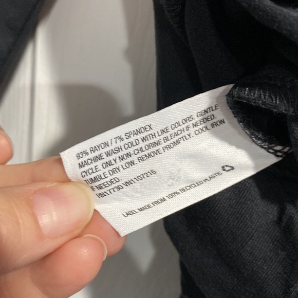 Woman’s maternity romper/jumpsuit - Picture 7 of 7